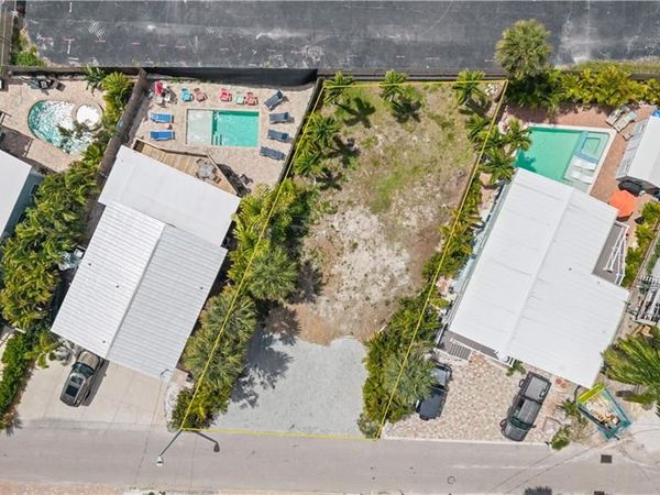 205 Miramar ST, FORT MYERS BEACH, FL 33931