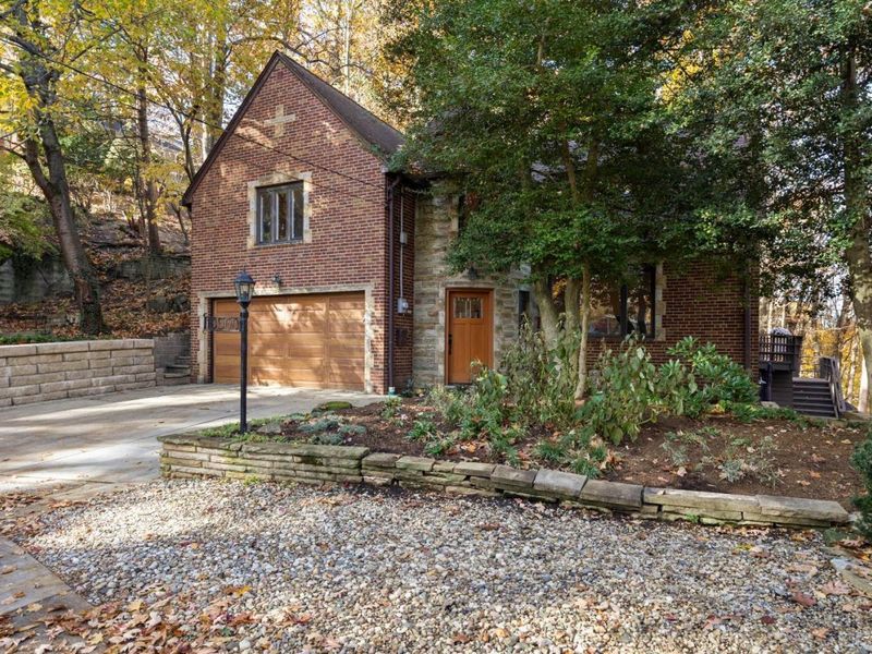 18500 Edgewood Drive, Rocky River, OH 44116 Photo 2