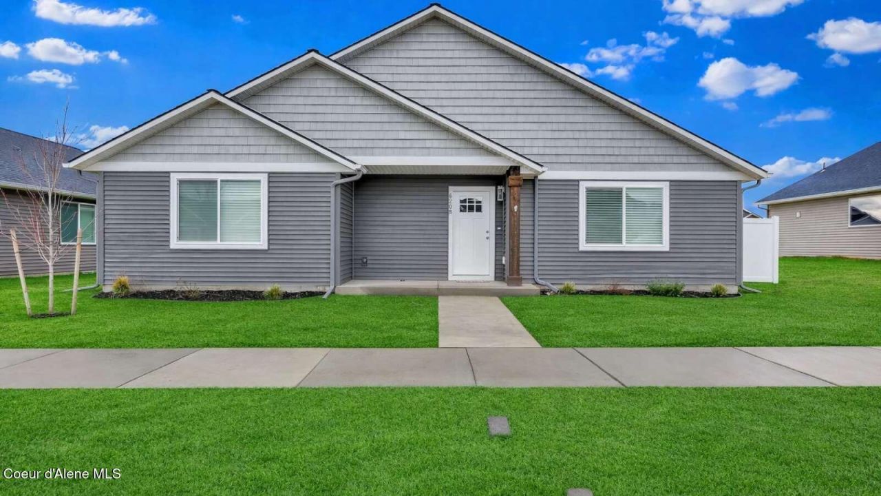 6208 W Bowmore Ln, Rathdrum, ID 83858 Main Photo