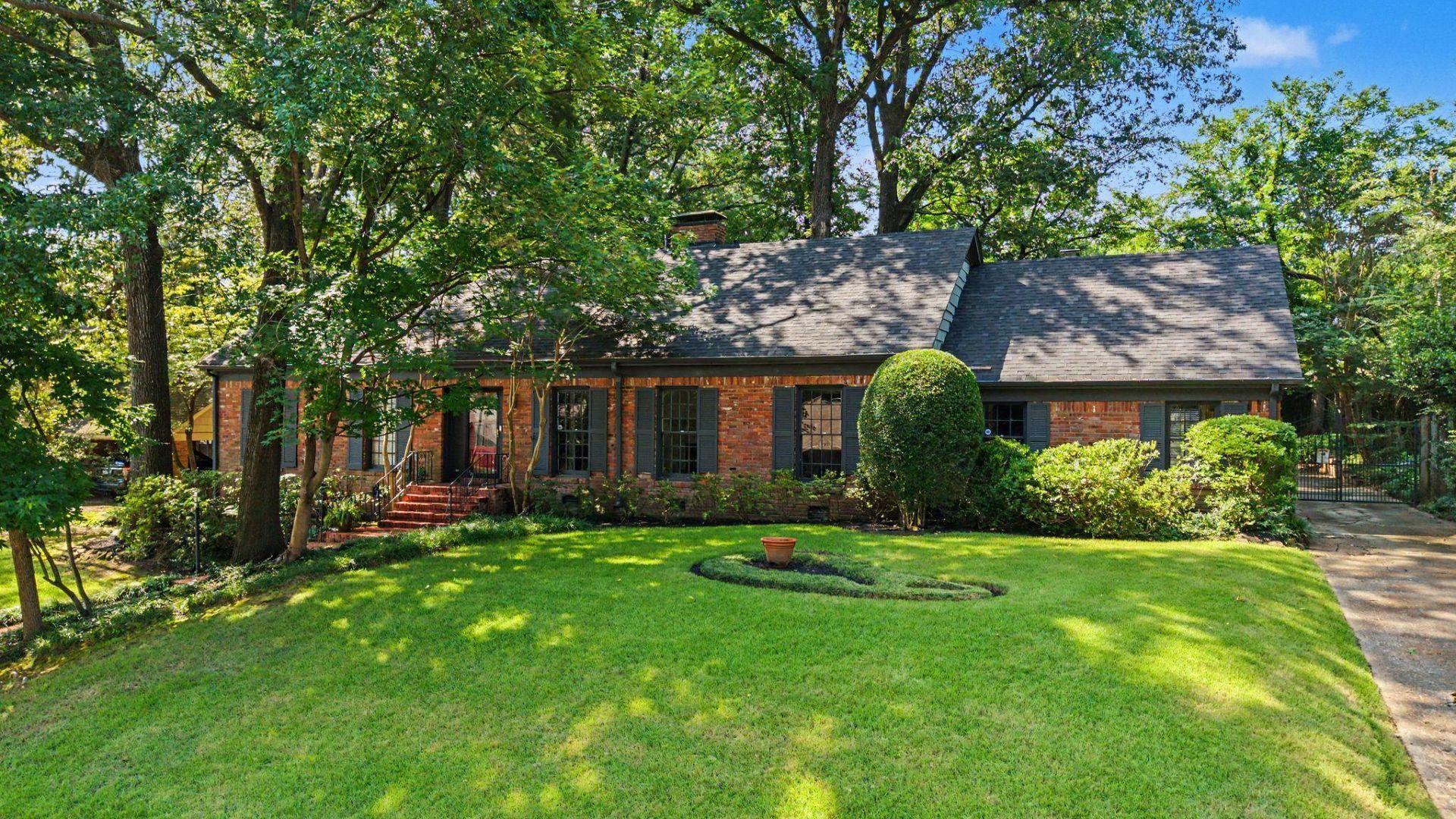 5185 MARY STARNES DR Memphis, TN 38117