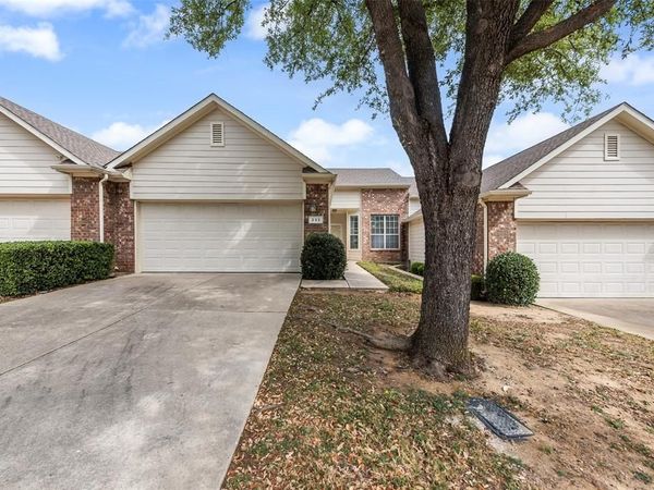 233 Heritage Hill Drive, Lewisville, TX 75067