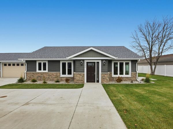 2332 30th Avenue S, Fargo, ND 58104