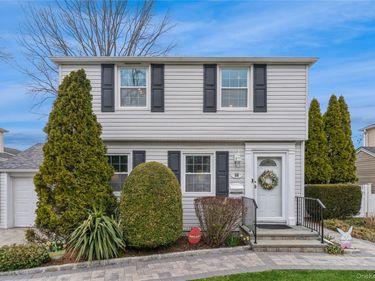 35 Roydon Drive N, North Merrick, NY 11566