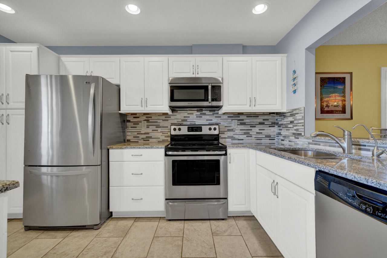 6901 SE Constitution Boulevard, Unit 204, Hobe Sound, FL 33455 Photo