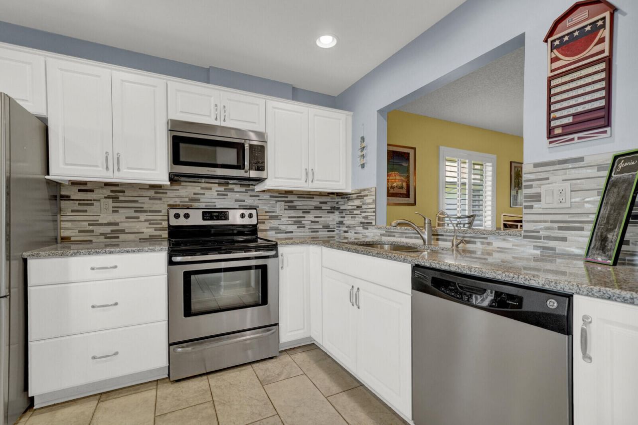 6901 SE Constitution Boulevard, Unit 204, Hobe Sound, FL 33455 Photo