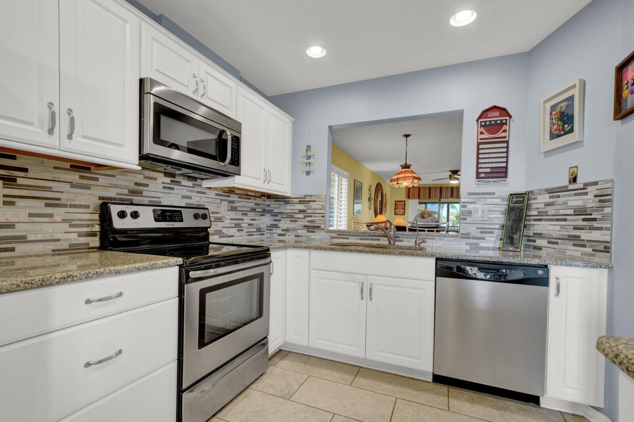 6901 SE Constitution Boulevard, Unit 204, Hobe Sound, FL 33455 Photo