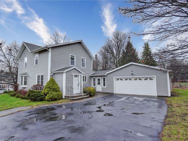 27 Richmond Avenue, Bergen, NY 14416