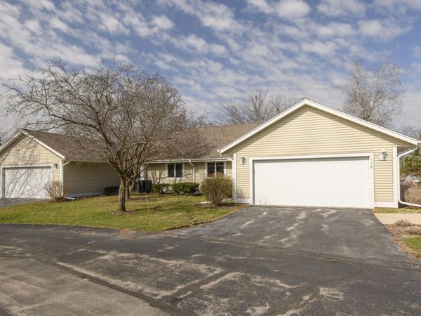 118 Harrogate Dr, Waukesha, WI 53188