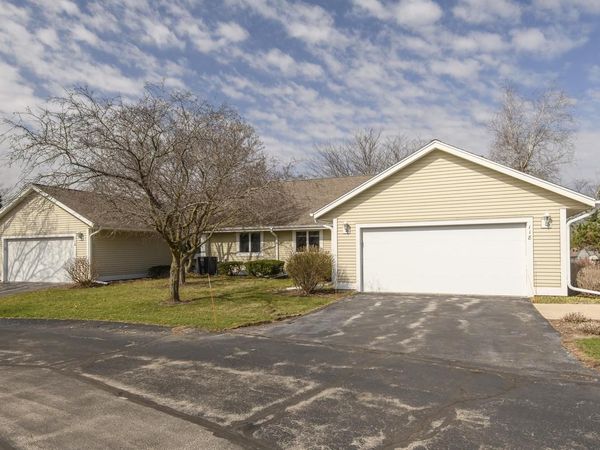 118 Harrogate DRIVE, Waukesha, WI 53188