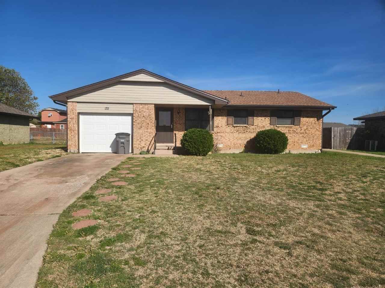 132 SW 69th St, Lawton, OK 73505 Main Photo