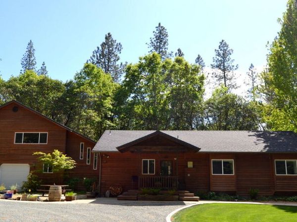 737 Pinecrest Drive, Grants Pass, OR 97527