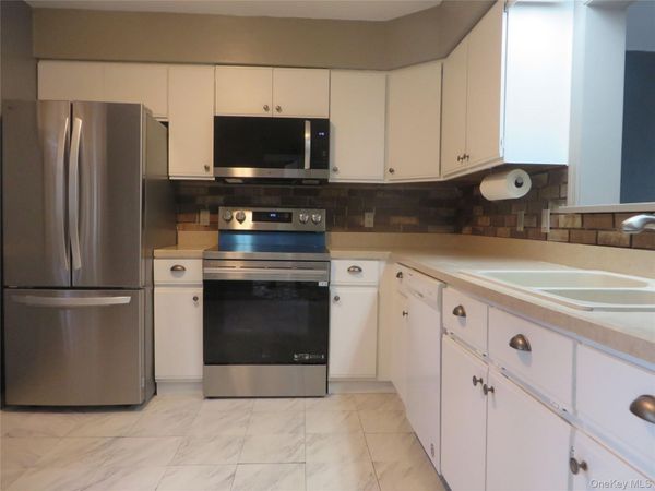 5909 Chelsea Cove N, Hopewell Junction, NY 12533