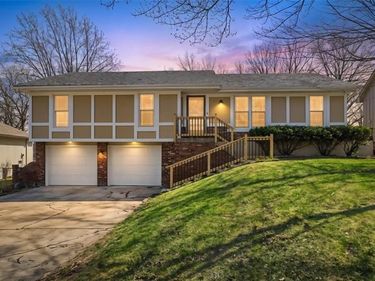 7829 N Garfield Avenue, Kansas City, MO 64118