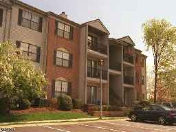 17 Fisher Dr, Franklin, NJ 08823