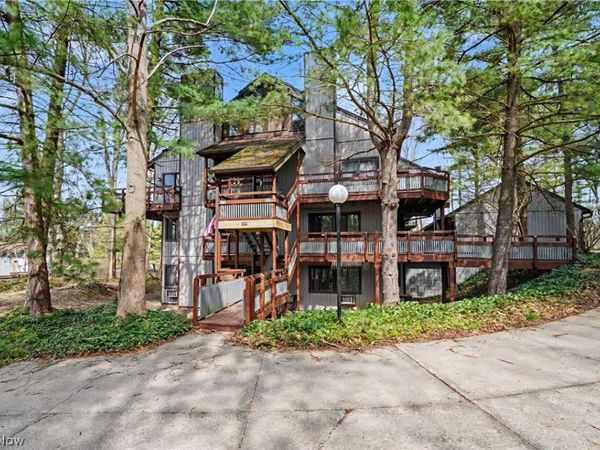 2197 Pinebrook Trail , Cuyahoga Falls, OH 44223