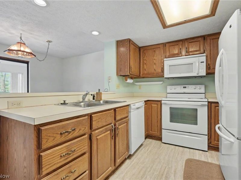 2197 Pinebrook Trail, Cuyahoga Falls, OH 44223 Photo 9