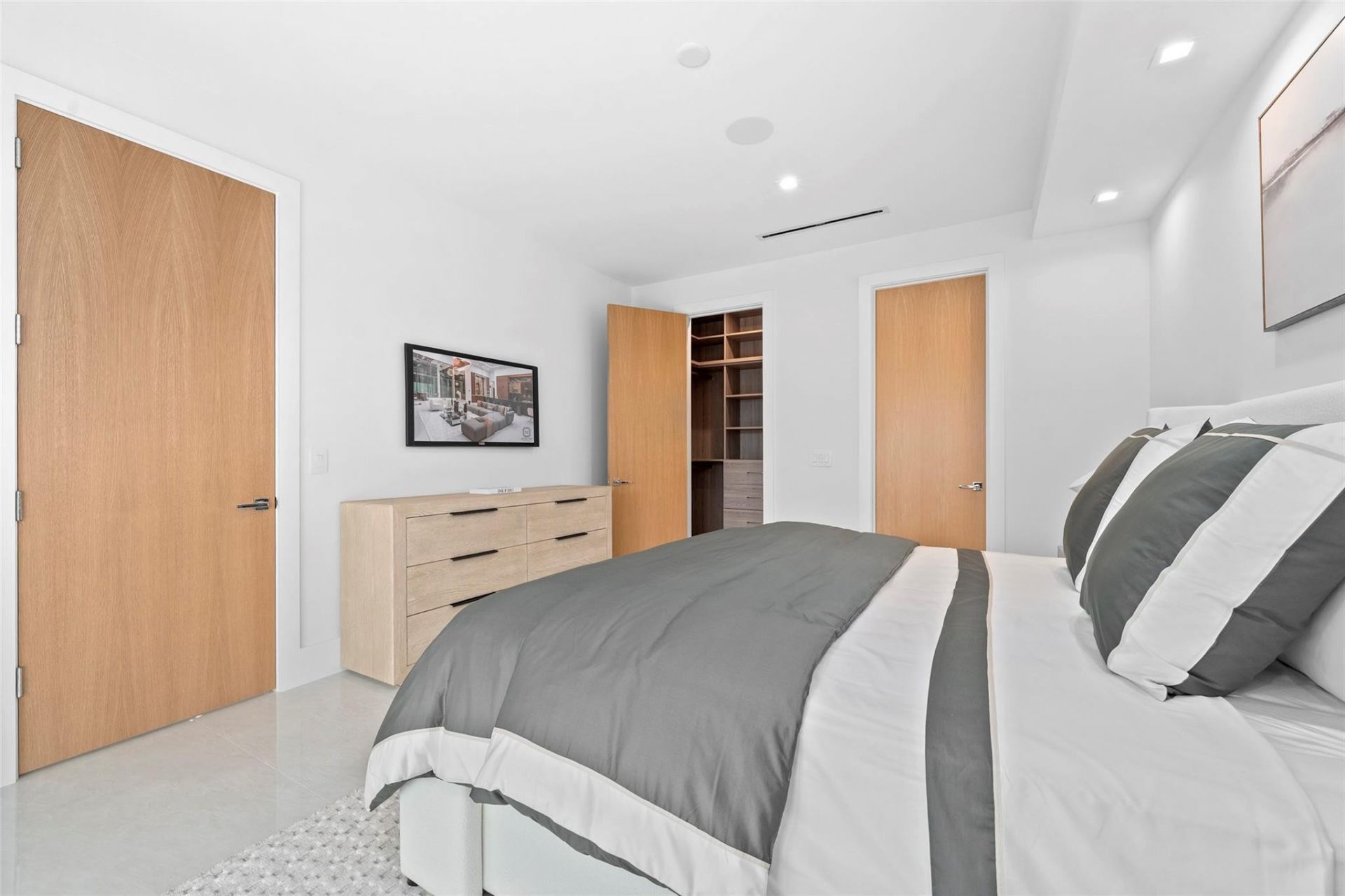 24 Fiesta Way, Fort Lauderdale, FL 33301 Photo