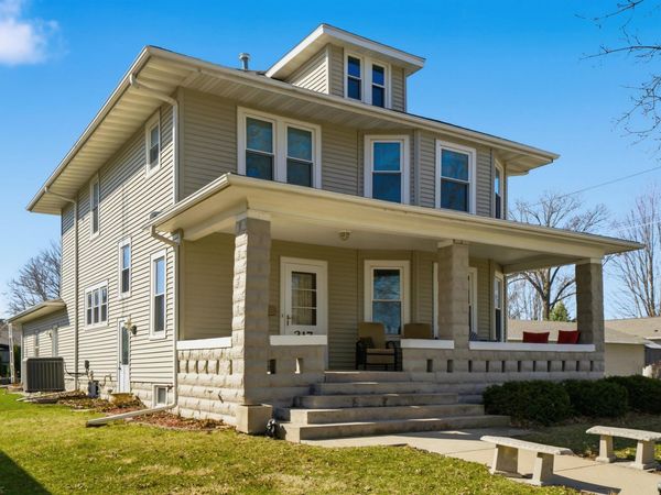 217 1st Ave SE , Hampton, IA 50441