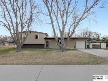 4236 Pacific Avenue, Fremont, NE 68025