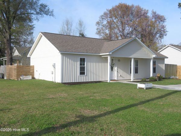 408 7th Street , Maysville, NC 28555