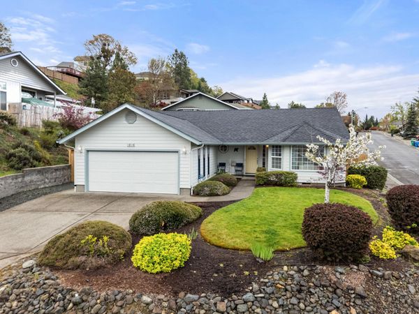 1515 Panoramic Loop, Grants Pass, OR 97527