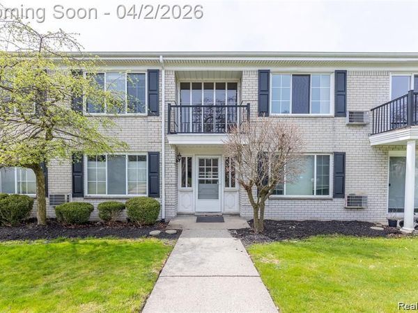 100 W Hickory Grove Road, Bloomfield Hills, MI 48304