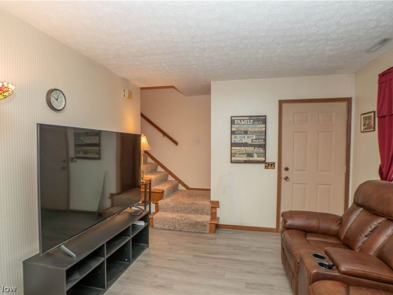 3070 Lancer Street NW, North Canton, OH 44720 Photo 3