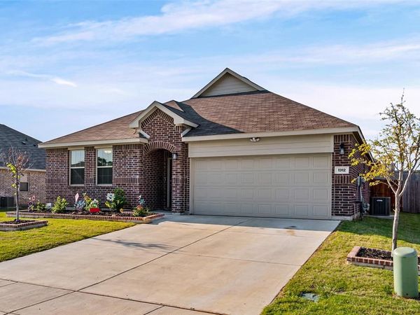 1312 Pistachio Drive, Azle, TX 76020