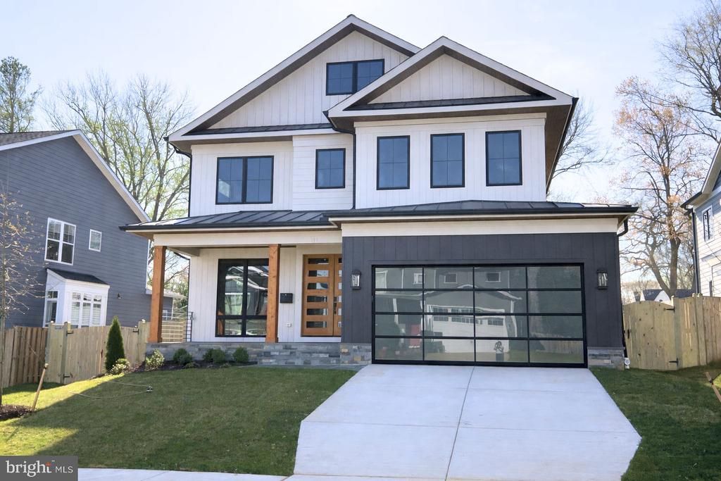 112 Elm Street Sw, Vienna, VA 22180 Main Photo