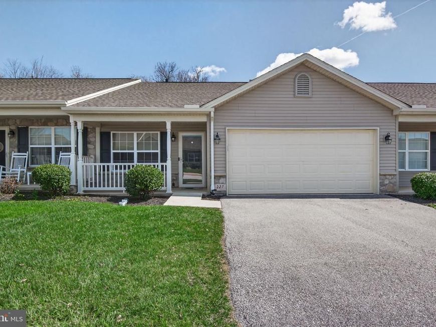 227 Palomino Way, Unit 164, Red Lion, PA 17356 Main Photo