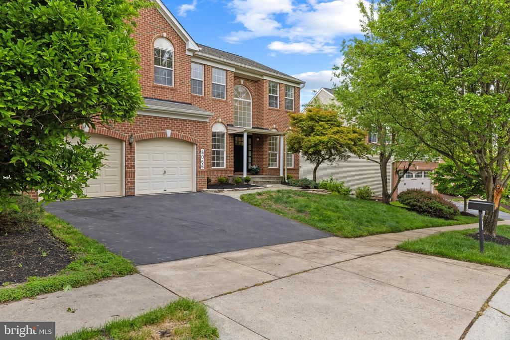8066 High Castle Road, Ellicott City, MD 21043 Main Photo