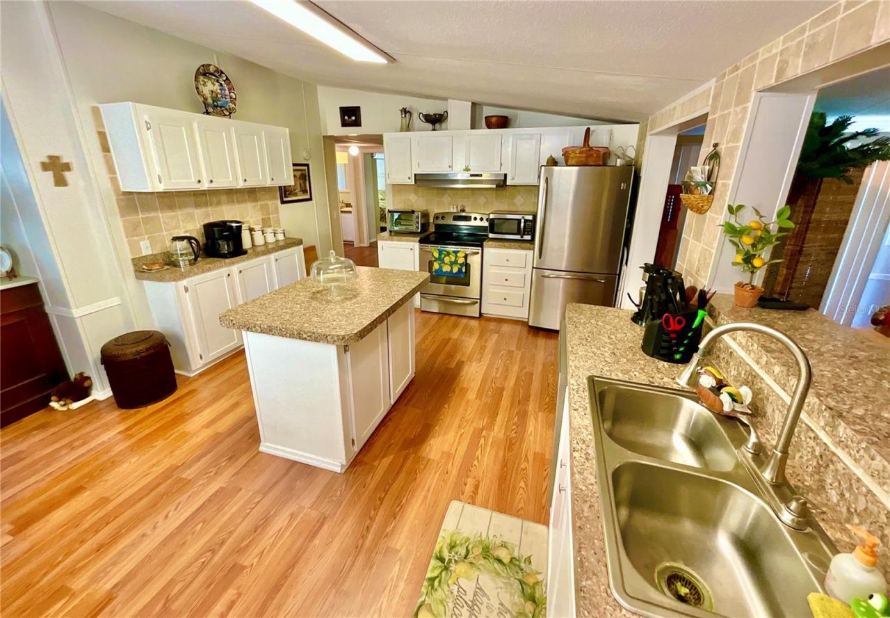 129 Crystal Lake Drive, Melrose, FL 32666 Photo