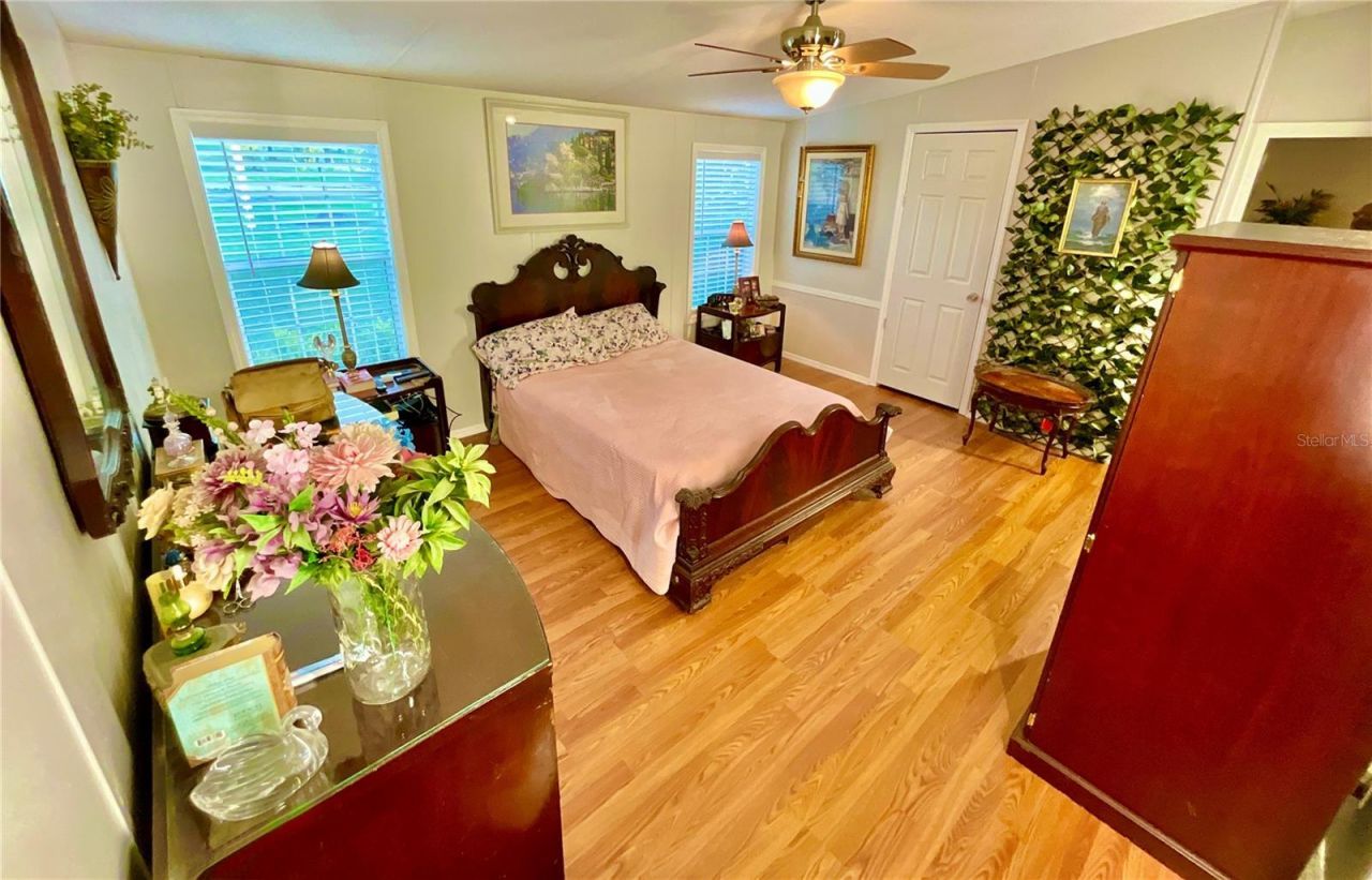 129 Crystal Lake Drive, Melrose, FL 32666 Photo