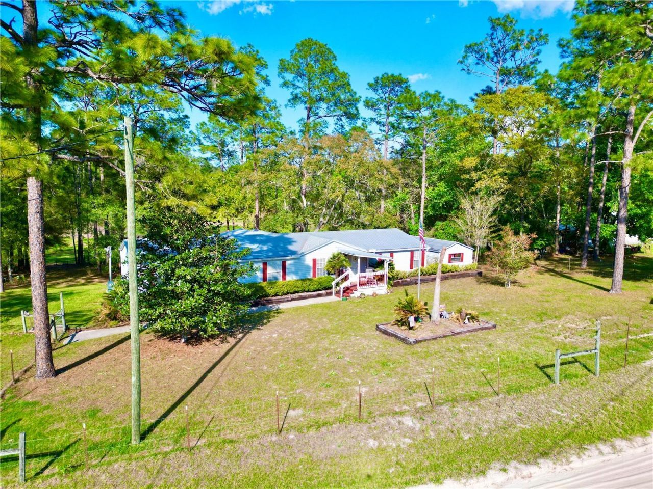 129 Crystal Lake Drive, Melrose, FL 32666 Photo