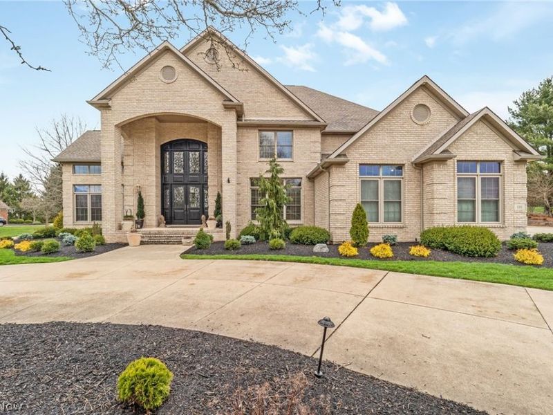 1311 Chantilly Circle NE, Canton, OH 44721 Photo 1