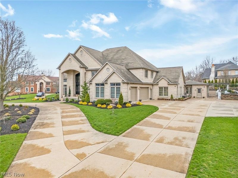 1311 Chantilly Circle NE, Canton, OH 44721 Photo 2