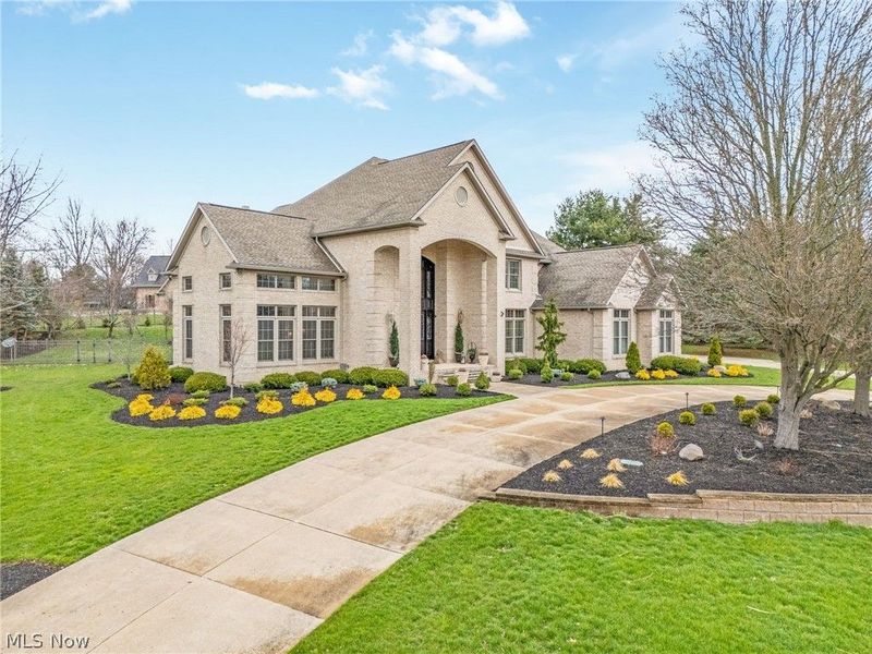 1311 Chantilly Circle NE, Canton, OH 44721 Photo 3