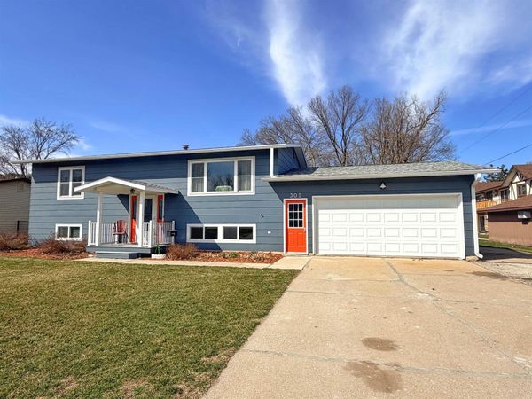 302 Mound Street, Decorah, IA 52101