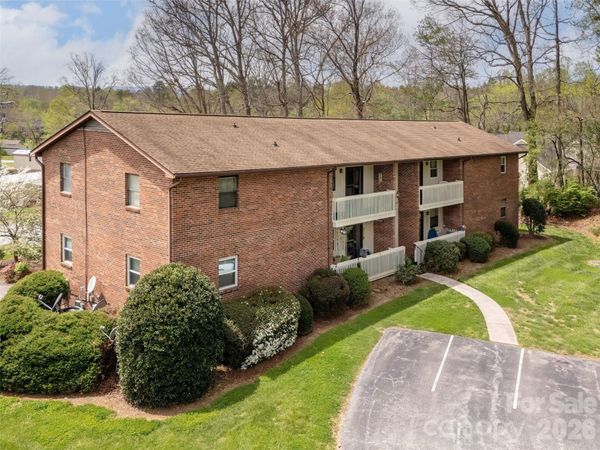 103 Oakwood Place, Unit 4, Hendersonville, NC 28792