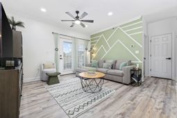 2013 Silvercrest Dr. photo 4