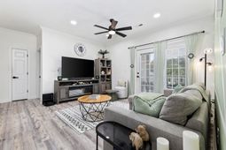 2013 Silvercrest Dr. photo 4