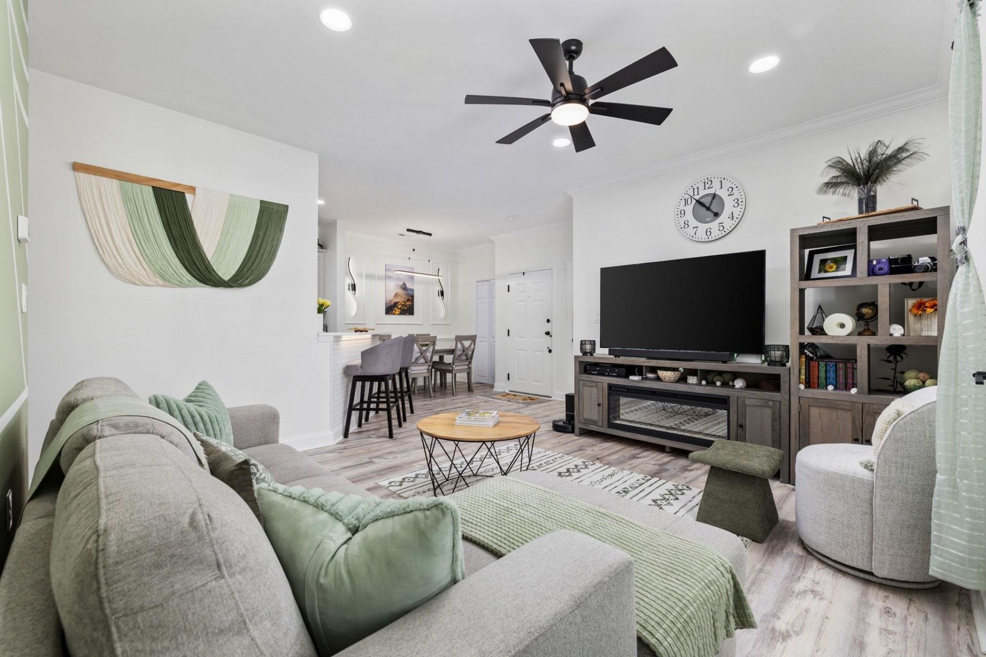 2013 Silvercrest Dr. Photo 6