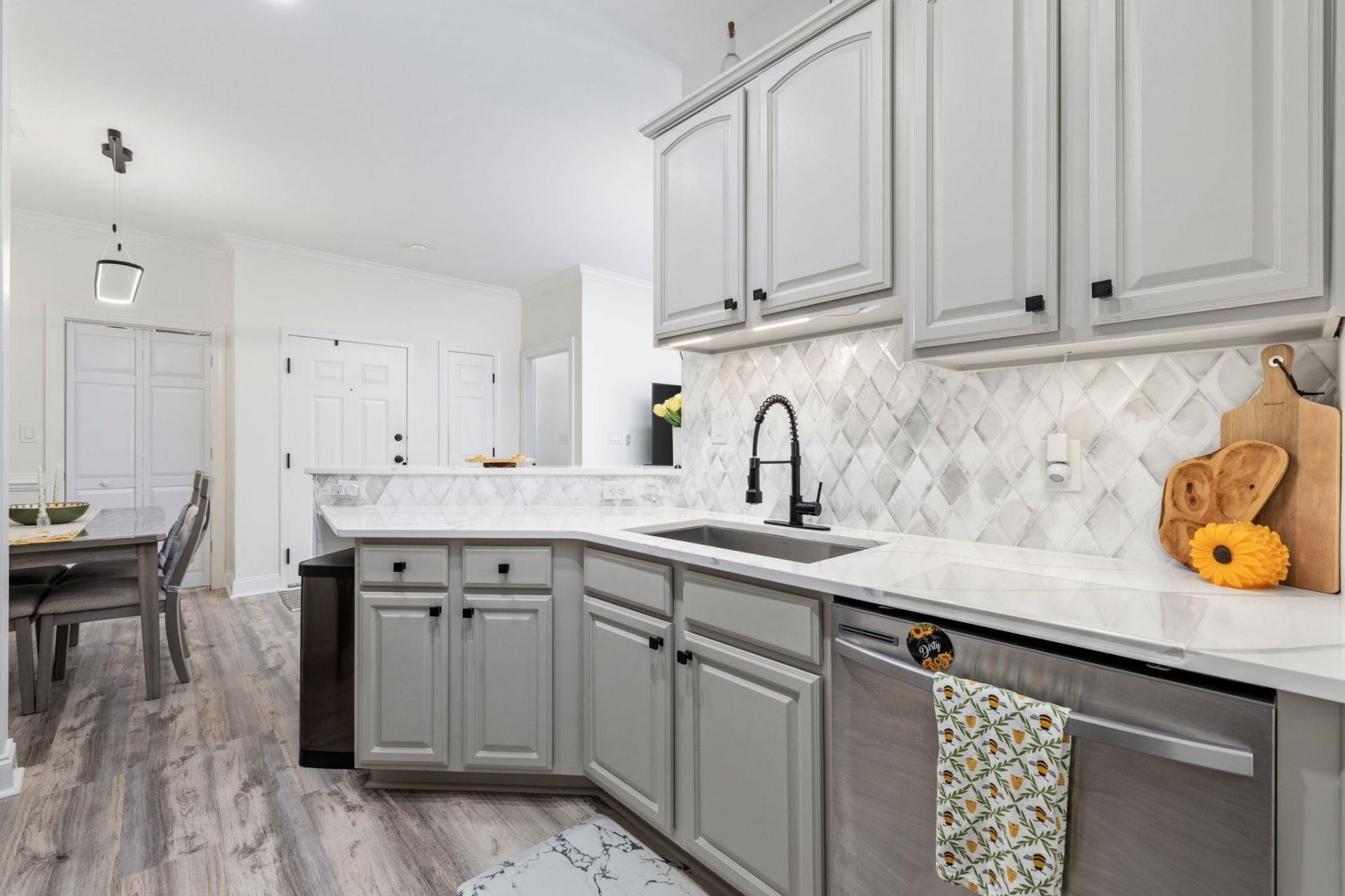 2013 Silvercrest Dr. Photo 8