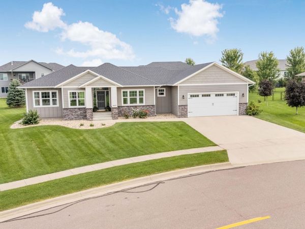 8400 E Willow Wood St, Sioux Falls, SD 57110