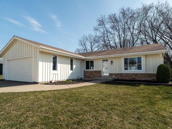 1507 Cherrywood DRIVE, Waukesha, WI 53188