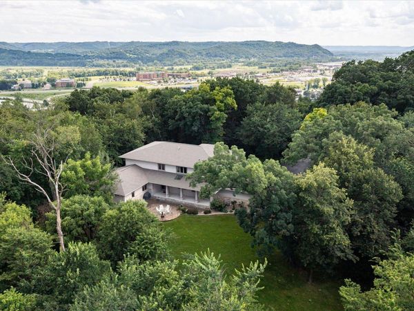 3031 Wild Rose Ln, Onalaska, WI 54650