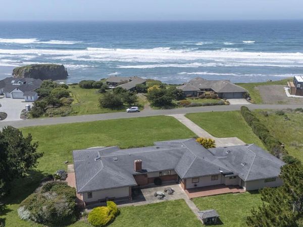 32853 Ocean Meadows Circle, Fort Bragg, CA 95437