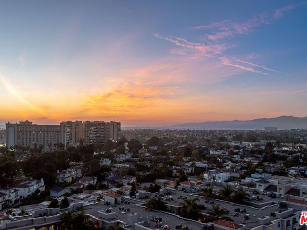 13700 Marina Pointe Drive, Unit 1520, Marina Del Rey, CA 90292