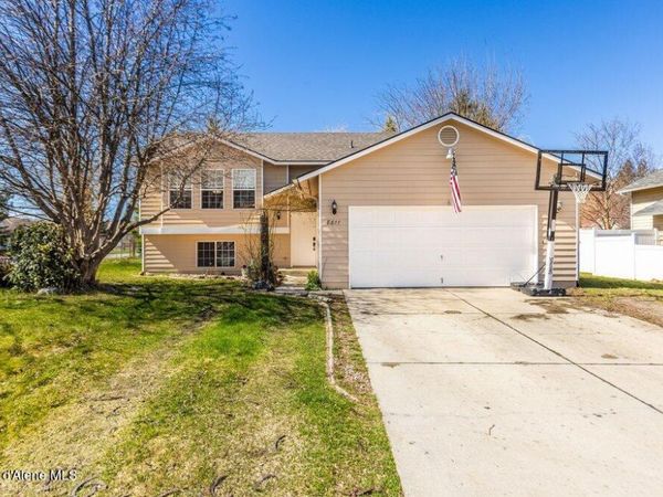 8811 N Davis Circle, Hayden, ID 83835