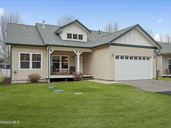 424 Becker Ln , Dover, ID 83825